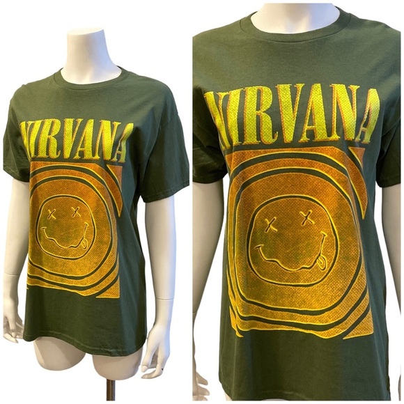 NIRVANA Tops - NWOT NIRVANA Smiley Face Logo Tshirt in Army Green, size Medium